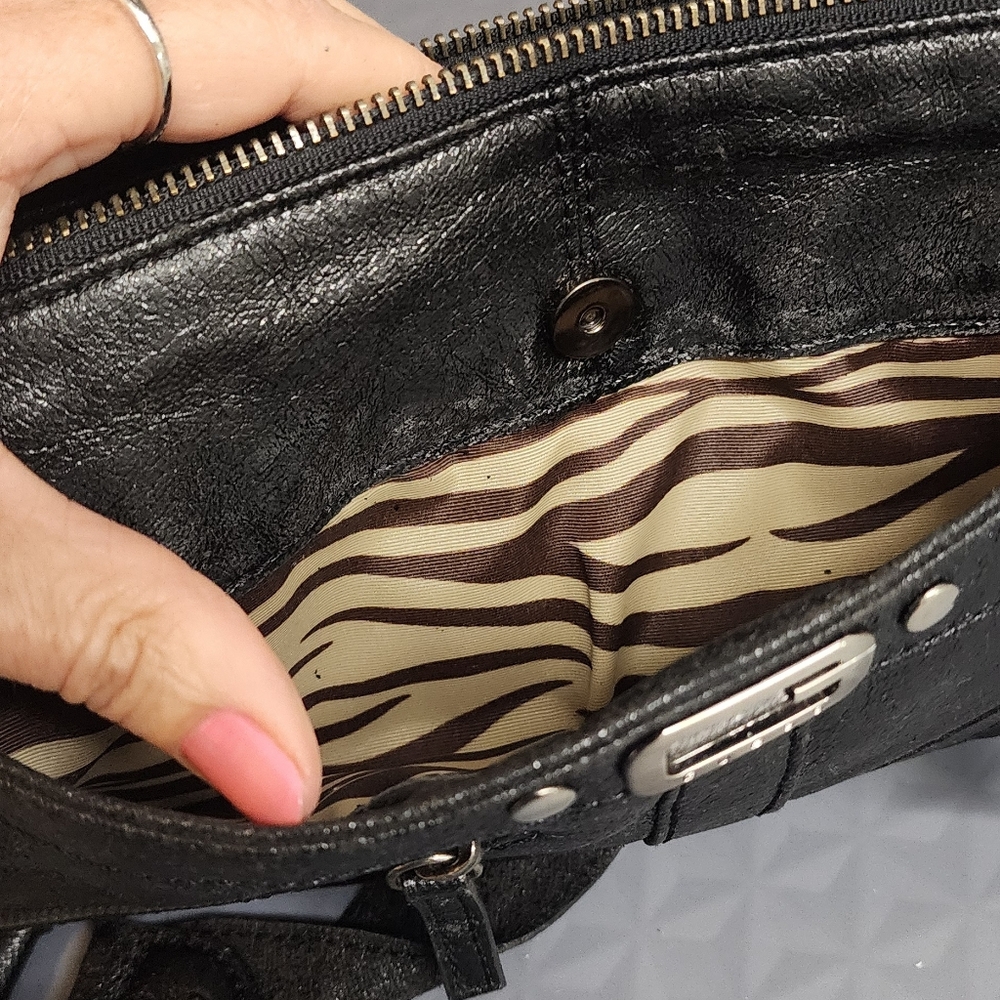 Guess vintage shoulder bag purse leather black w brn animal print lining buckles - Picture 6 of 12